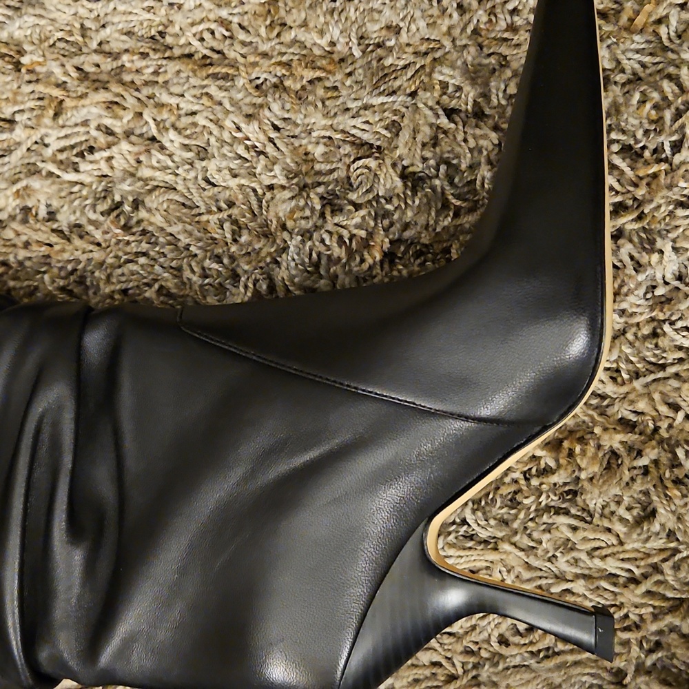Michael Kors Luna Boots - Picture 6 of 8